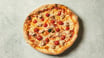 La Piazzetta 21. Pizza con Pomodorini, Salsiccia, Taleggio